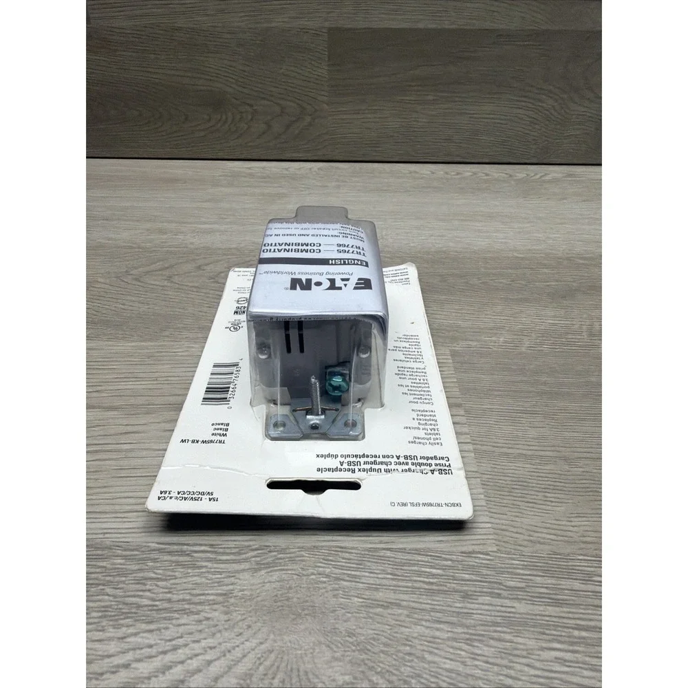 Eaton TR7765 Duplex Receptacle 15A 125V W/ (2) USB-A Charger, White, NEW IN BOX